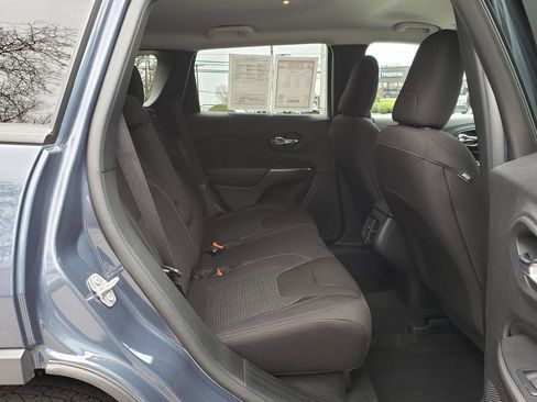 Used 2020 Jeep Cherokee Latitude w/ Cold Weather Group image 15