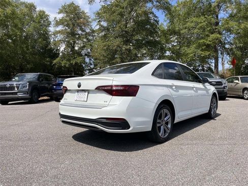 Used 2022 Volkswagen Jetta SE image 6