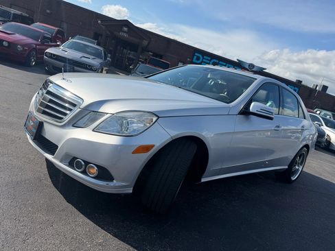 Used 2011 Mercedes-Benz E 550 4MATIC Sedan image 53