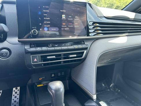 Used 2025 Toyota Camry SE w/ Convenience Package FWD image 18