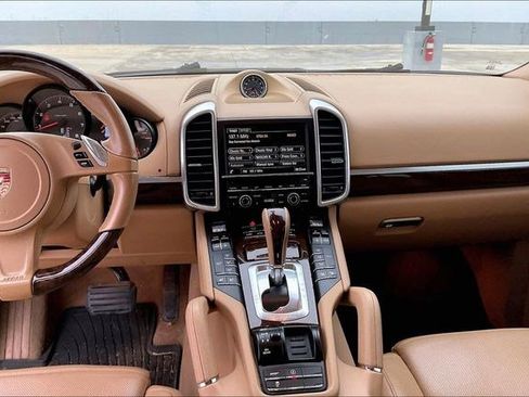 Used 2014 Porsche Cayenne Platinum Edition image 8