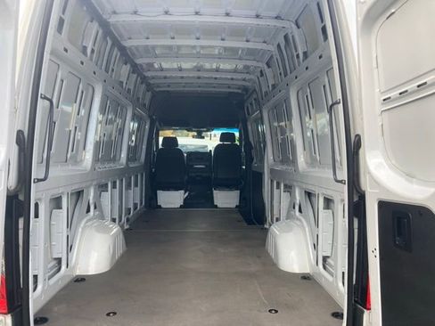 Used 2022 Mercedes-Benz Sprinter 2500 image 11