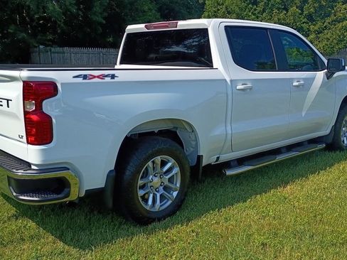 Used 2022 Chevrolet Silverado 1500 LT AWD/4WD image 7