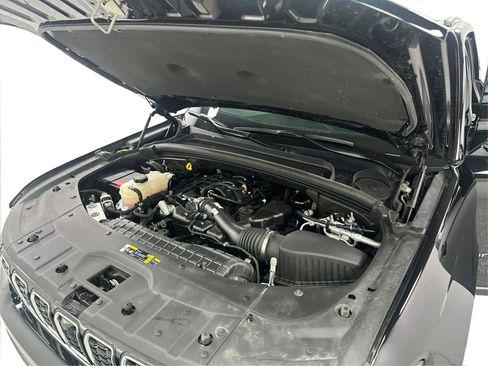 Used 2022 Jeep Grand Cherokee L Limited w/ Luxury Tech Group II image 12