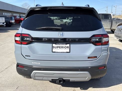 Used 2023 Honda Pilot TrailSport image 4