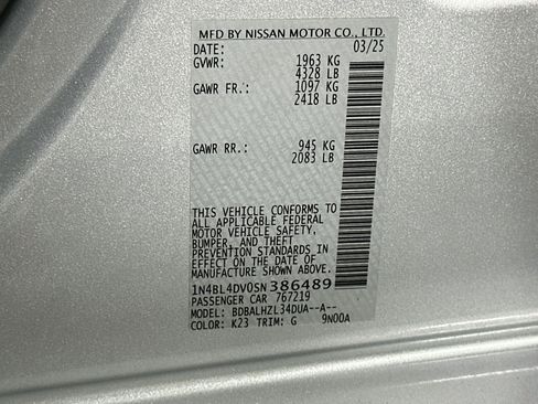 Used 2025 Nissan Altima 2.5 SV FWD image 12