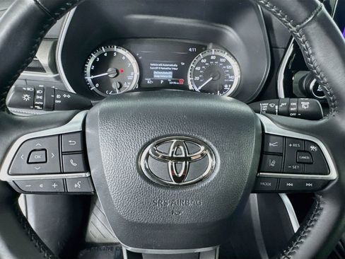 Used 2024 Toyota Highlander LE AWD/4WD image 15