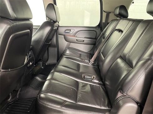 Used 2007 Chevrolet Suburban LT w/ LT Preferred Equipment Group image 16