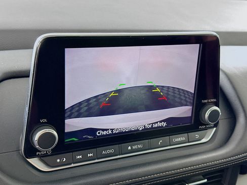 Used 2025 Nissan Rogue SV image 21