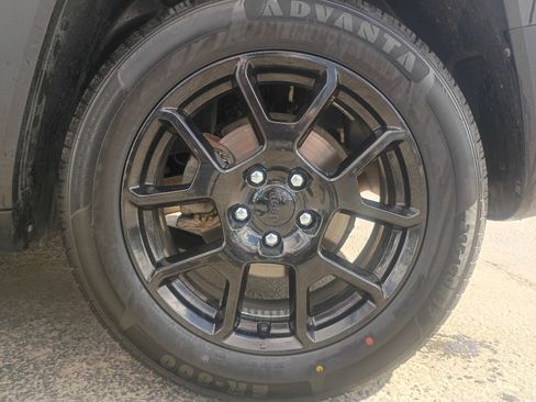 Used 2020 Jeep Renegade Altitude FWD image 19