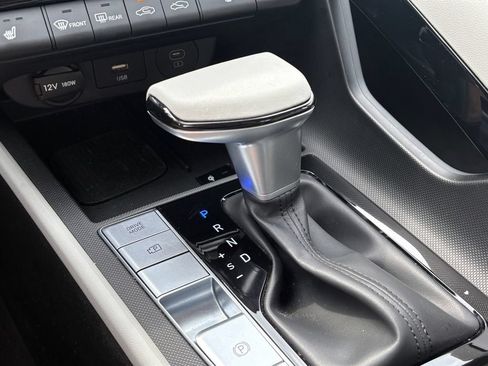 Used 2025 Hyundai Elantra Limited FWD image 30