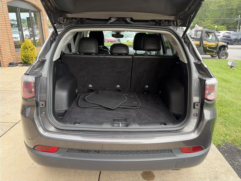 Used 2019 Jeep Compass Limited AWD/4WD image 5