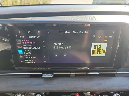 Certified 2024 Kia Carnival EX image 34