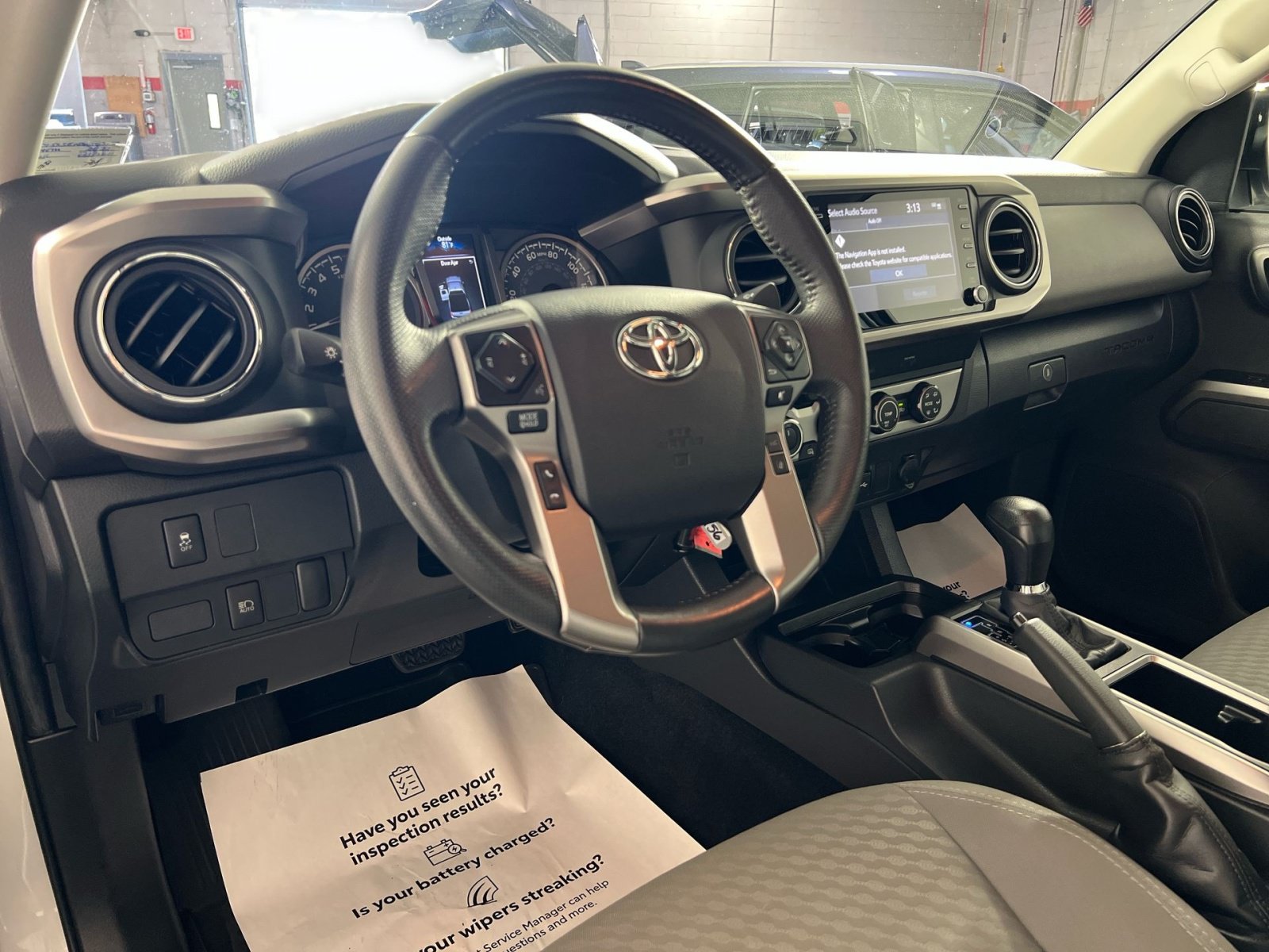 Used 2022 Toyota Tacoma SR5 w/ SR5 Appearance Package (SM) AWD/4WD image 23