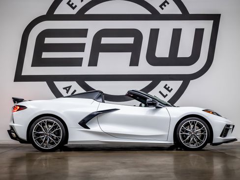 Used 2025 Chevrolet Corvette Stingray Premium Conv w/ Z51 Performance Package RWD image 7