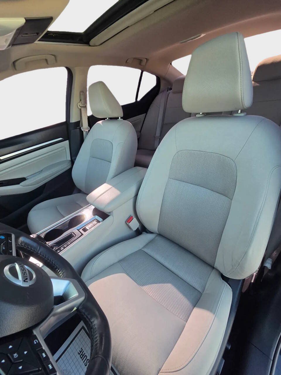 Used 2022 Nissan Altima 2.5 SV w/ SV Premium Package FWD image 10