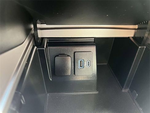 Used 2020 Ford Explorer XLT w/ Equipment Group 202A image 26