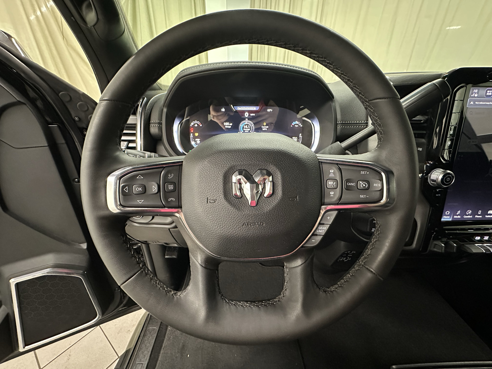 Used 2026 RAM 2500 Laramie AWD/4WD image 32