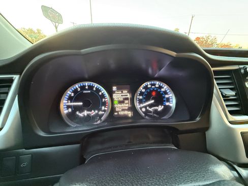 Used 2018 Toyota Highlander Plus image 15