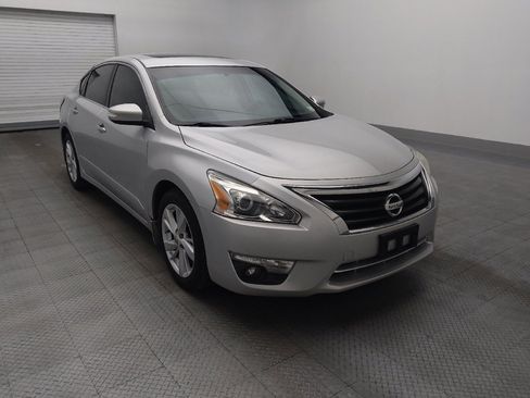 Used 2015 Nissan Altima 2.5 SV w/ Convenience Package FWD image 13