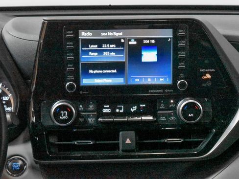 Used 2022 Toyota Highlander LE image 12