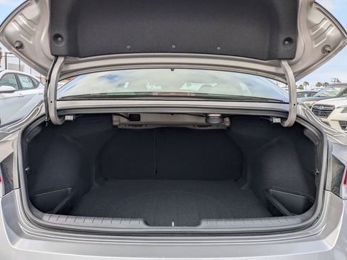 New 2025 Hyundai Elantra Limited image 23