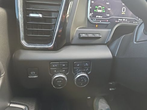 Used 2024 GMC Sierra 2500 Denali w/ Denali Reserve Package image 20