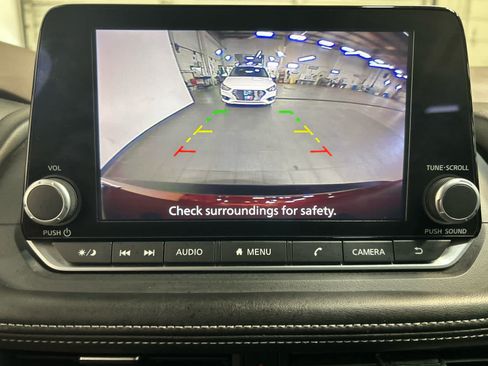 Used 2023 Nissan Rogue S AWD/4WD image 5