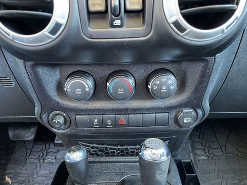 Used 2015 Jeep Wrangler Unlimited Sport AWD/4WD image 19