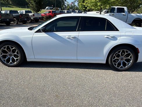 Used 2018 Chrysler 300 Touring w/ Sport Appearance Package RWD image 11