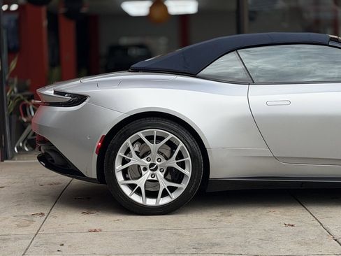 Used 2019 Aston Martin DB11 Volante image 10