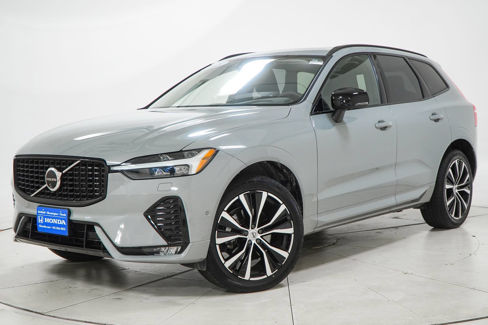 Used 2025 Volvo XC60 B5 Plus AWD/4WD image 1
