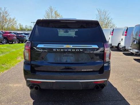 Used 2022 Chevrolet Suburban Premier AWD/4WD image 6