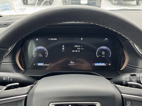 Used 2023 Jeep Grand Cherokee Laredo image 30