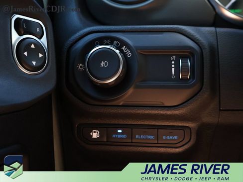 Used 2023 Jeep Wrangler Unlimited AWD/4WD image 29