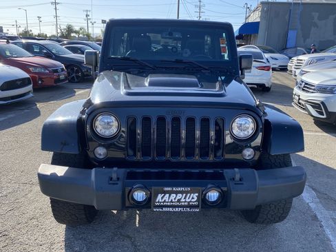 Used 2017 Jeep Wrangler Unlimited Sahara AWD/4WD image 3
