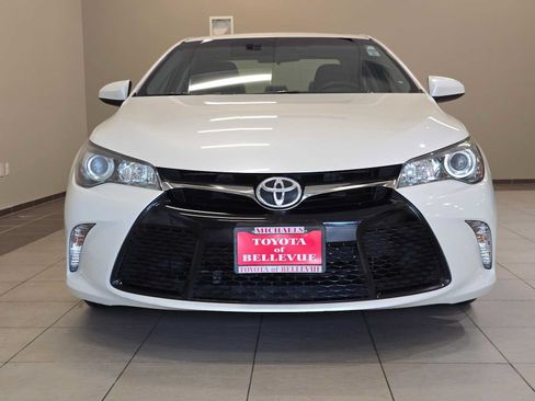 Used 2016 Toyota Camry SE w/ Moonroof Package FWD image 6