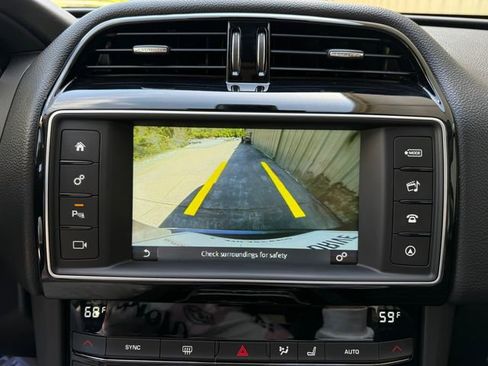 Used 2017 Jaguar F-PACE Prestige image 25