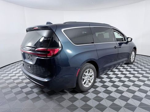 Used 2022 Chrysler Pacifica Touring-L w/ Uconnect Theater Family Group image 6
