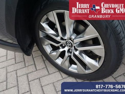 Used 2020 Toyota RAV4 XLE Premium image 9