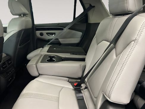 Certified 2023 Honda Pilot Touring image 13