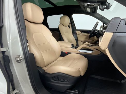 Used 2024 Porsche Cayenne Turbo image 23