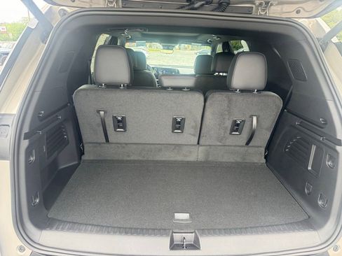 New 2026 Chevrolet Traverse Z71 w/ Enhanced Driving Package AWD/4WD image 5