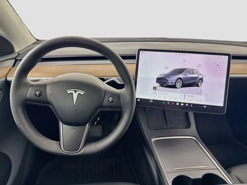 Used 2023 Tesla Model Y Long Range AWD/4WD image 18