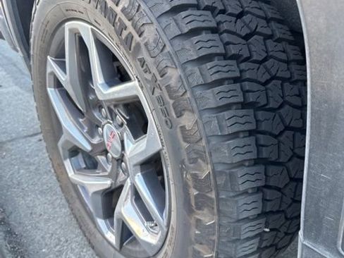 Used 2023 GMC Sierra 1500 SLE image 12