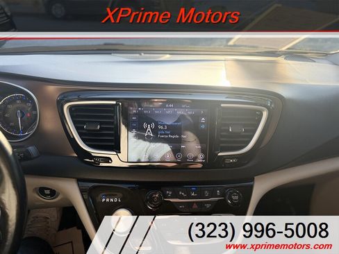 Used 2019 Chrysler Pacifica Touring-L w/ Advanced Safetytec Group FWD image 26