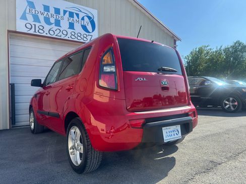 Used 2011 Kia Soul + w/ Audio Pkg FWD image 18