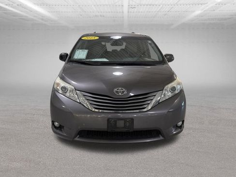 Used 2015 Toyota Sienna XLE FWD image 2