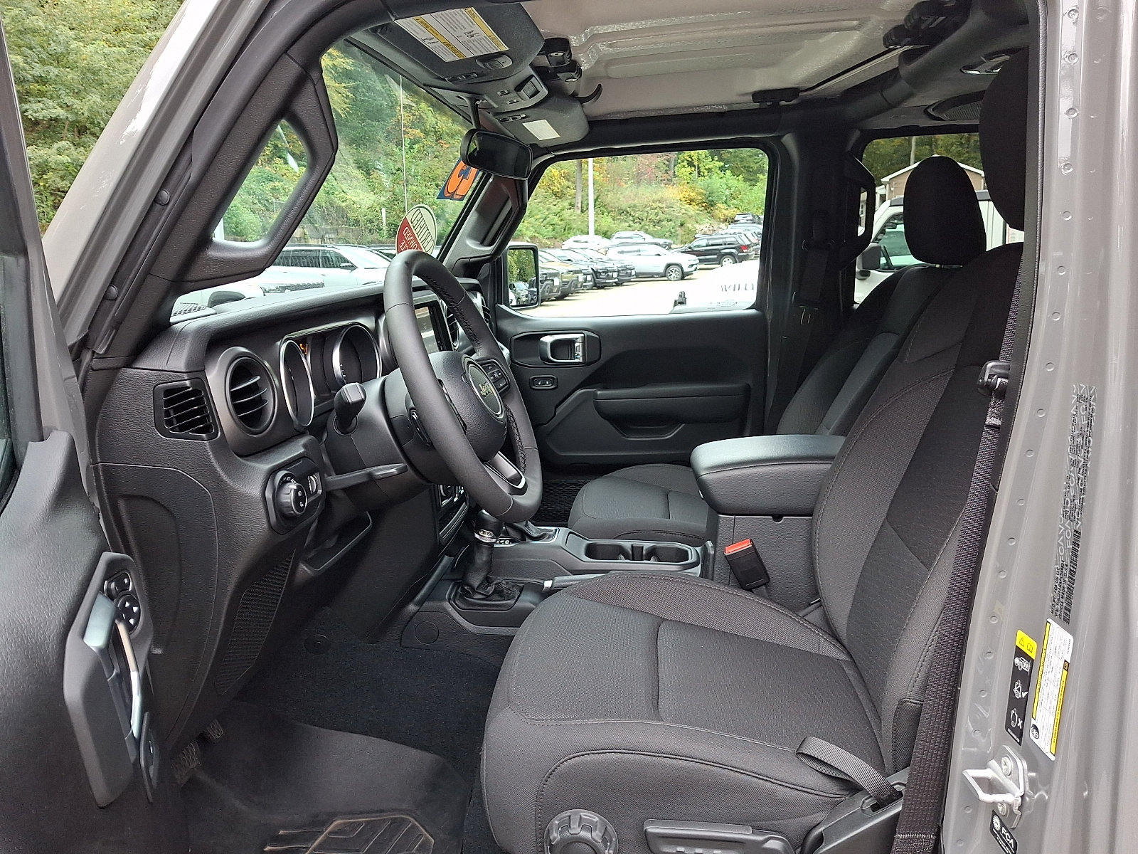 Certified 2023 Jeep Gladiator Sport AWD/4WD image 14