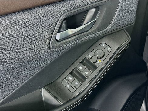 Certified 2023 Nissan Rogue SV image 24